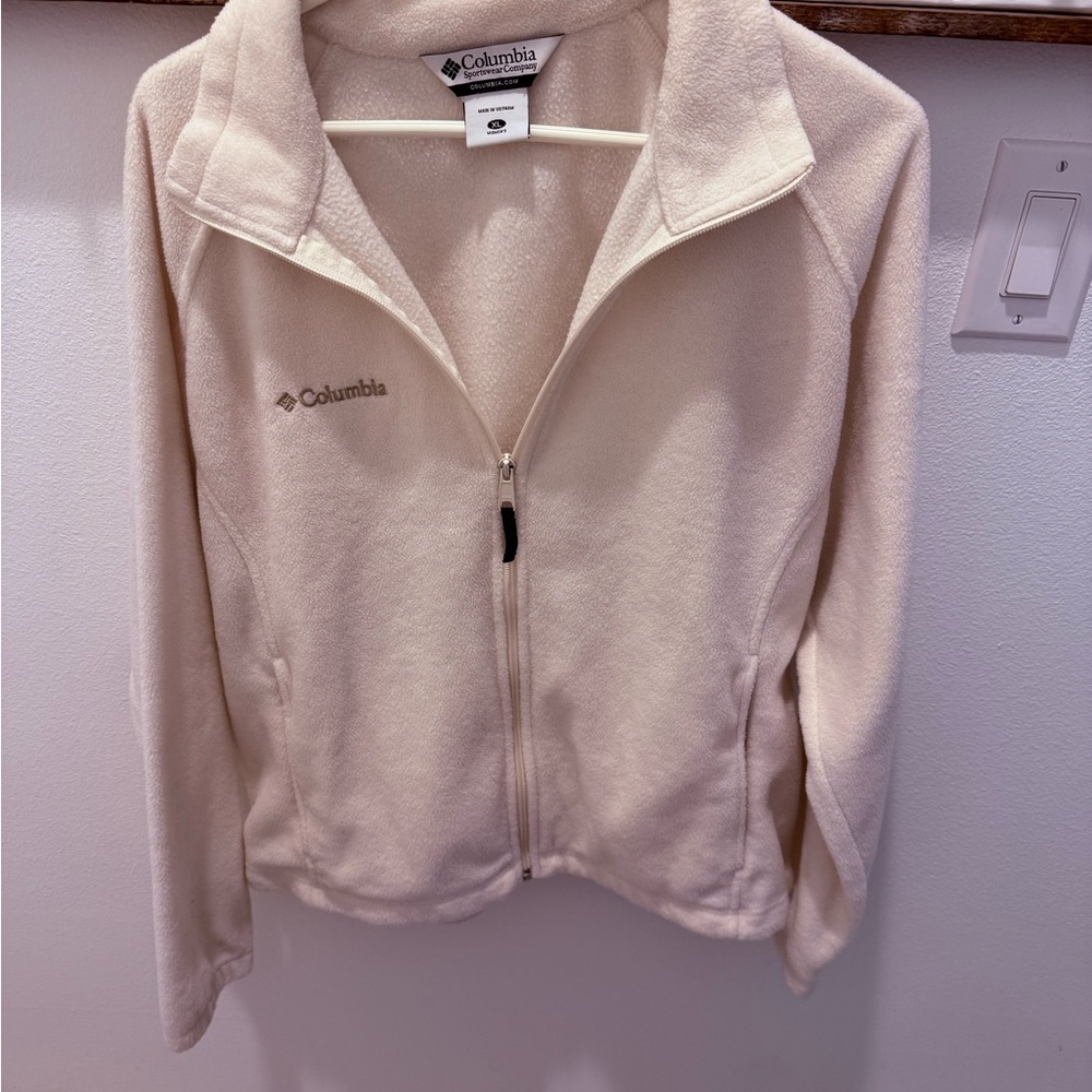 Women's Columbia fleece jacket
